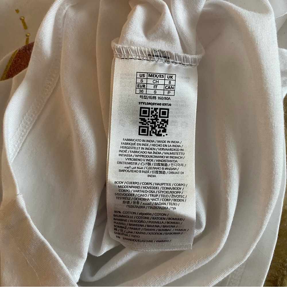 GUESS Embellished Graphic White T-Shirt NWT Size Small - Picture 11 of 13